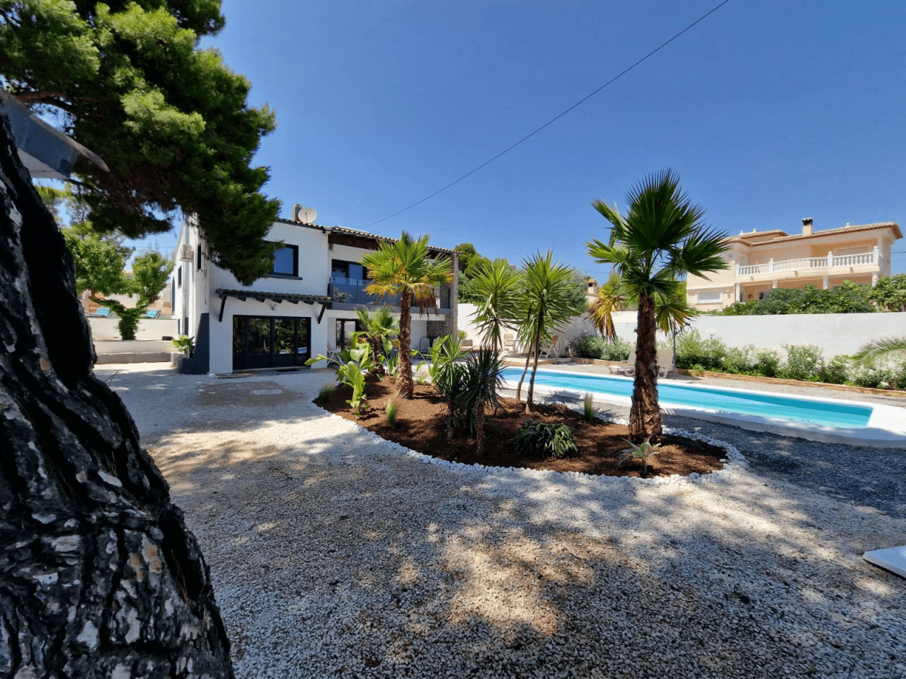 Chalet moderno de 5 habitaciones en venta en Calpe, Alicante