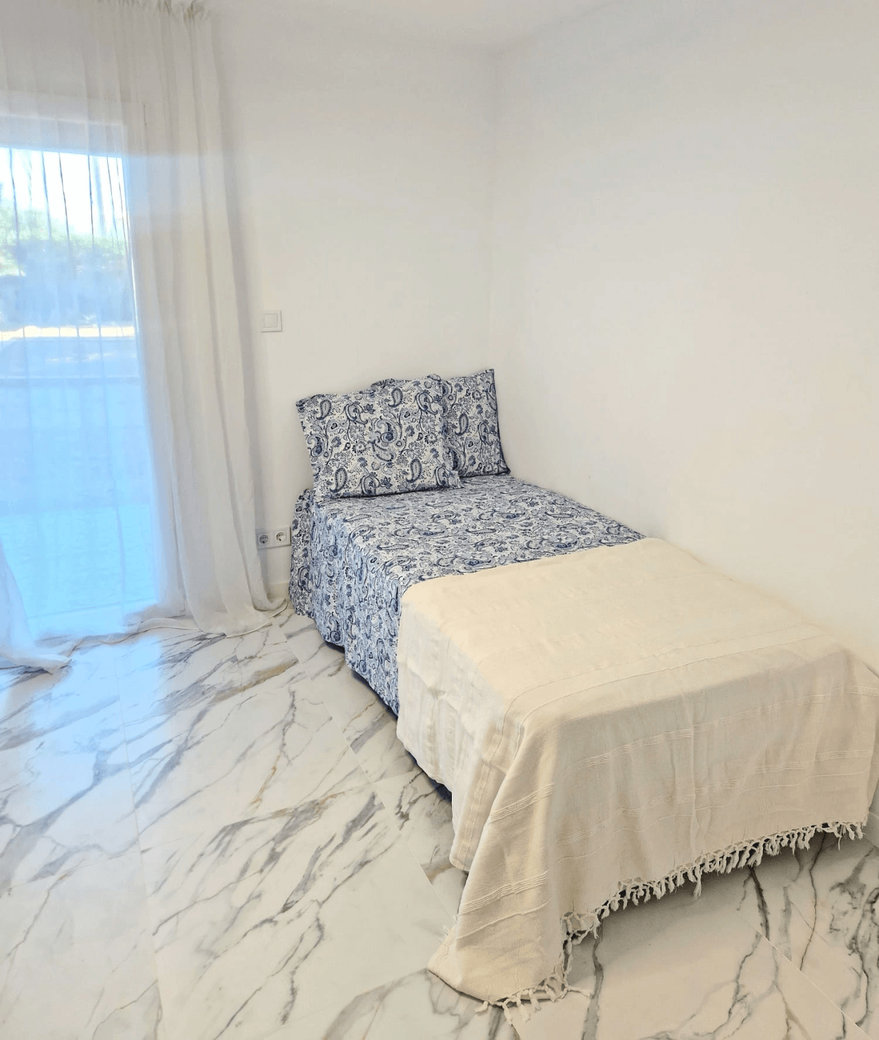 Chalet moderno de 5 habitaciones en venta en Calpe, Alicante