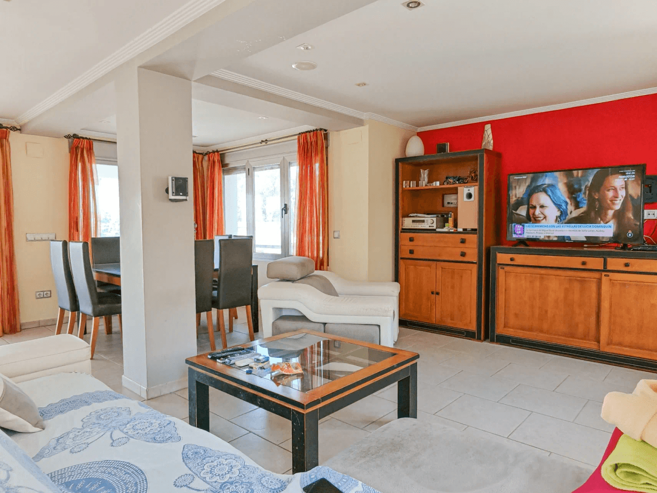 Villa a la venta cerca del centro de Denia con vistas al mar y montaña
