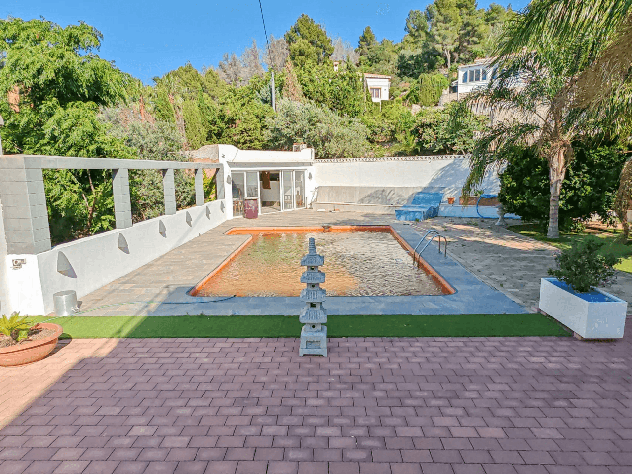 Villa a la venta cerca del centro de Denia con vistas al mar y montaña