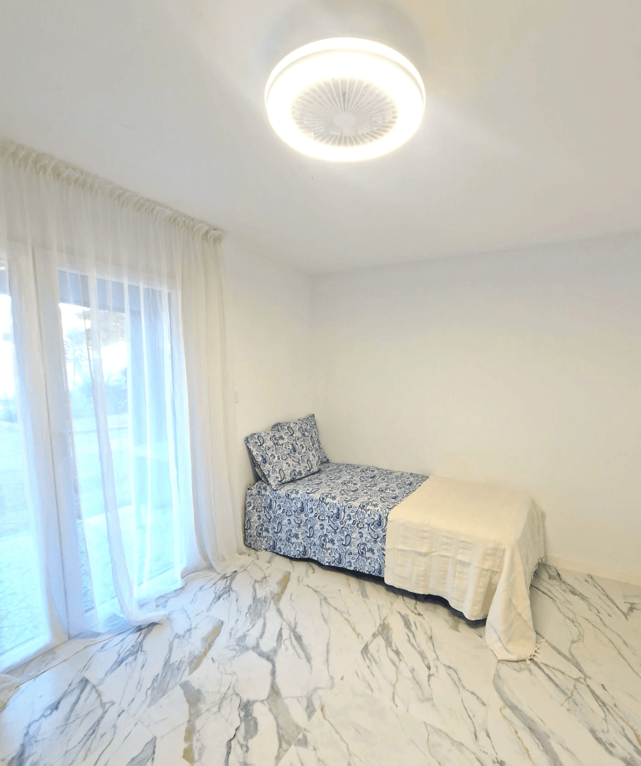 Chalet moderno de 5 habitaciones en venta en Calpe, Alicante