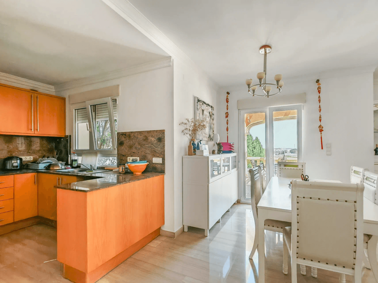 Villa a la venta con muchas posibilidades y vistas despejadas en Denia