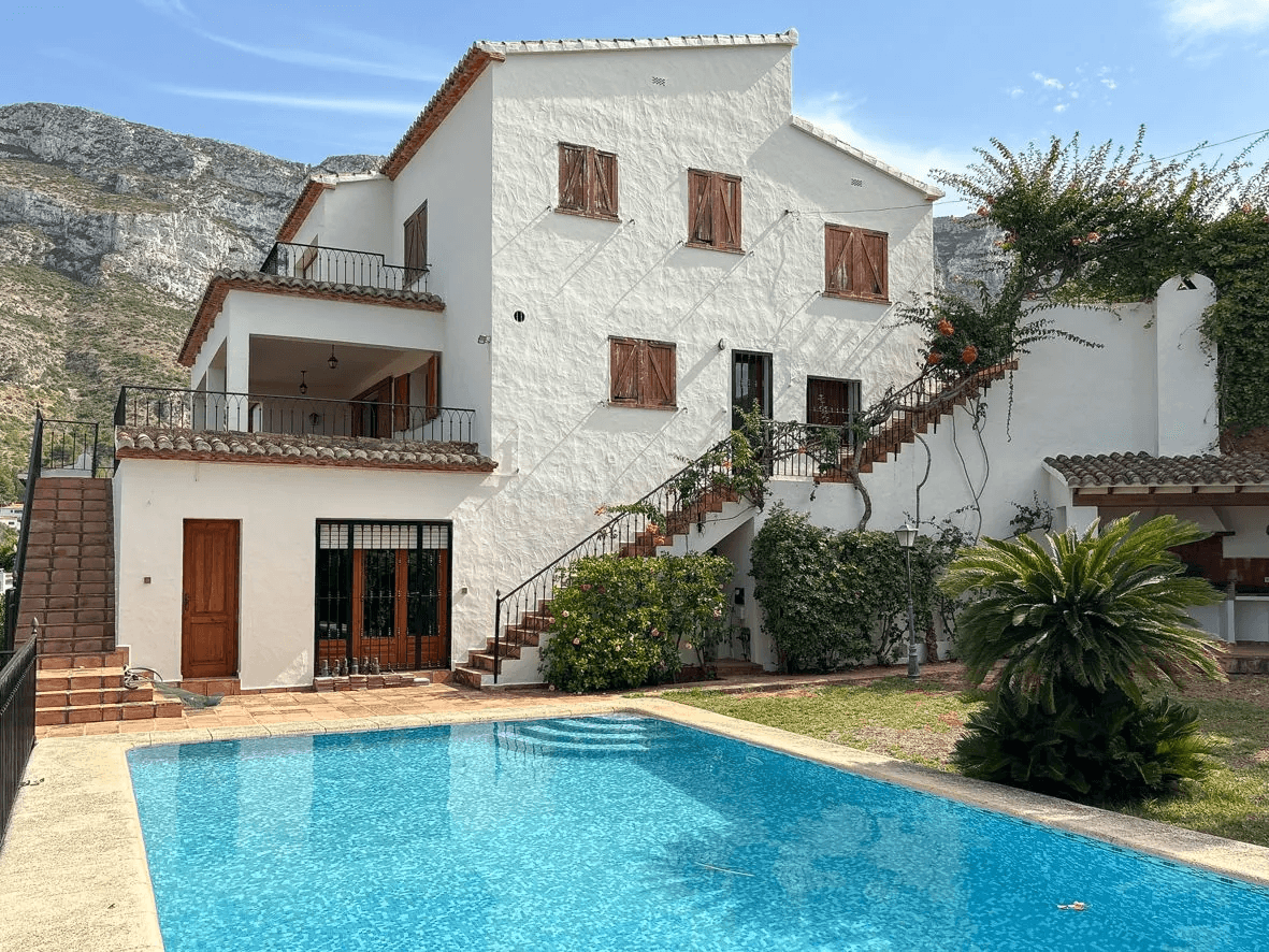 Impresionante villa con vistas al mar en Dénia.