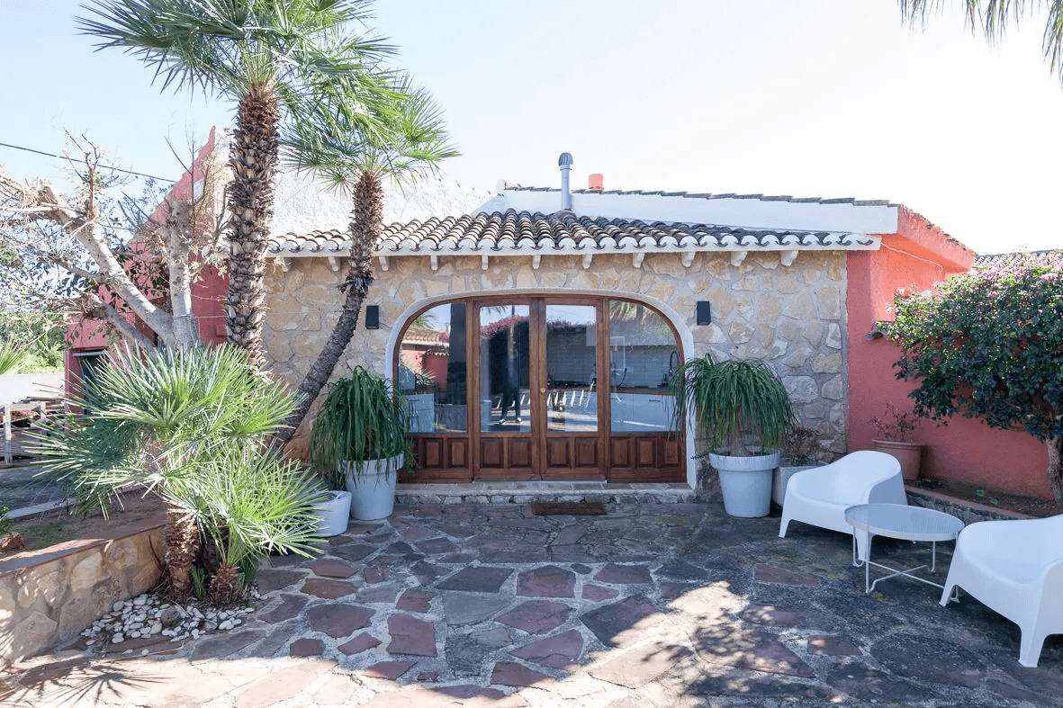 Villa mediterránea con gran parcela.
