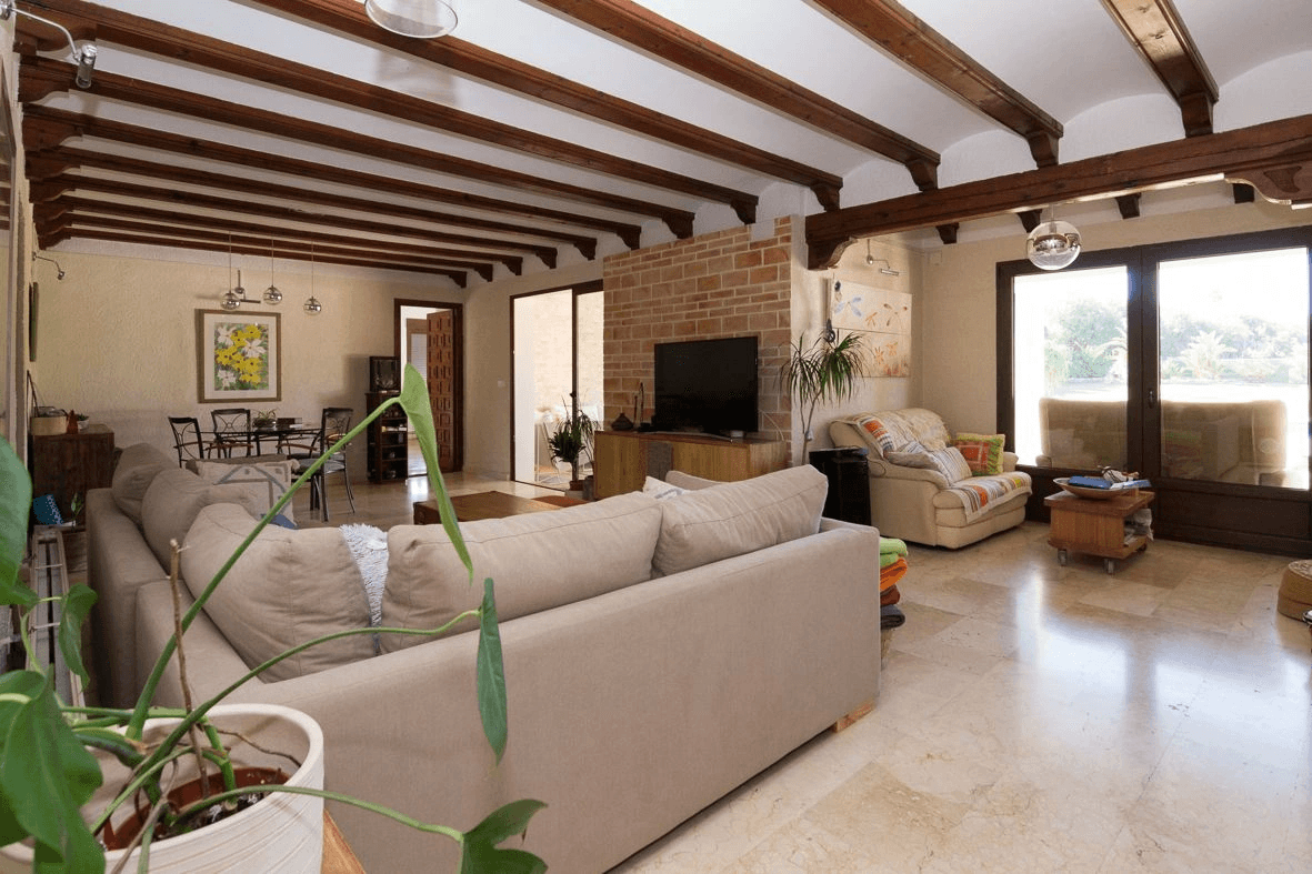 Villa mediterránea con gran parcela.