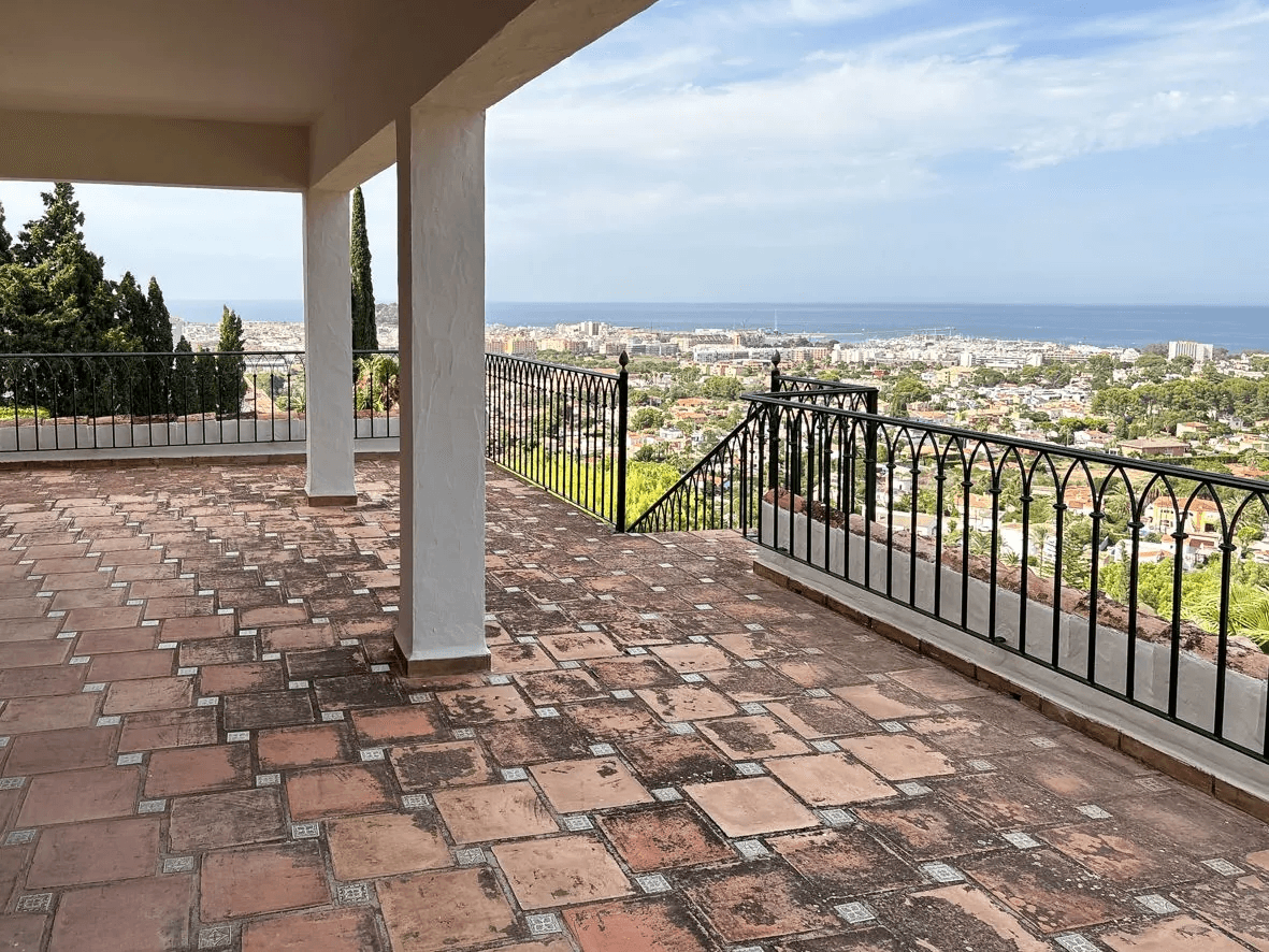Impresionante villa con vistas al mar en Dénia.