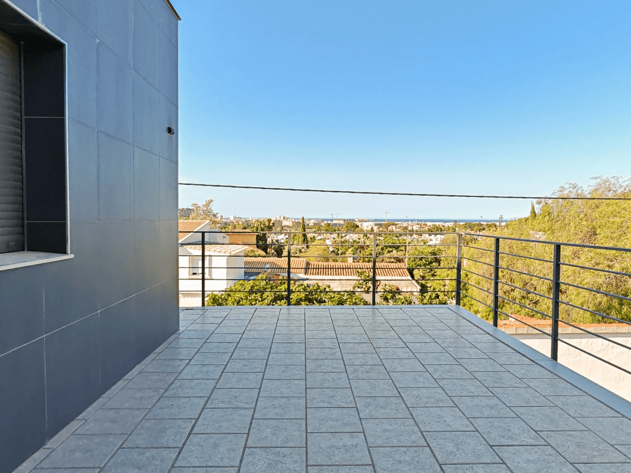 Villa a la venta cerca del centro de Denia con vistas al mar y montaña