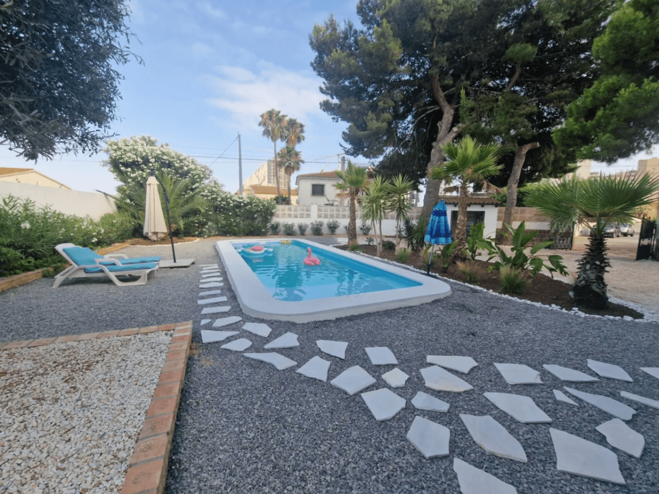 Chalet moderno de 5 habitaciones en venta en Calpe, Alicante