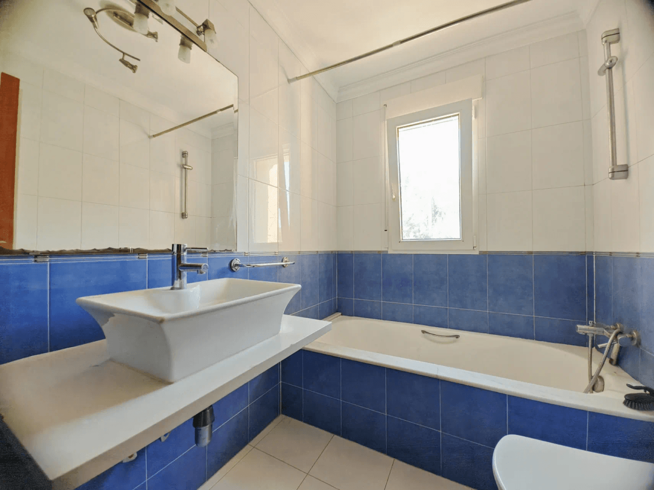 Villa a la venta con muchas posibilidades y vistas despejadas en Denia