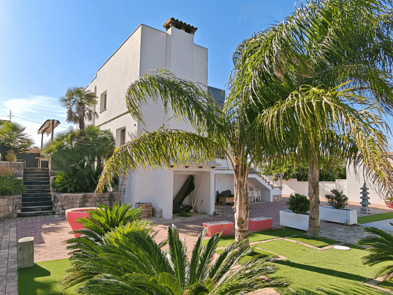 Villa a la venta cerca del centro de Denia con vistas al mar y montaña