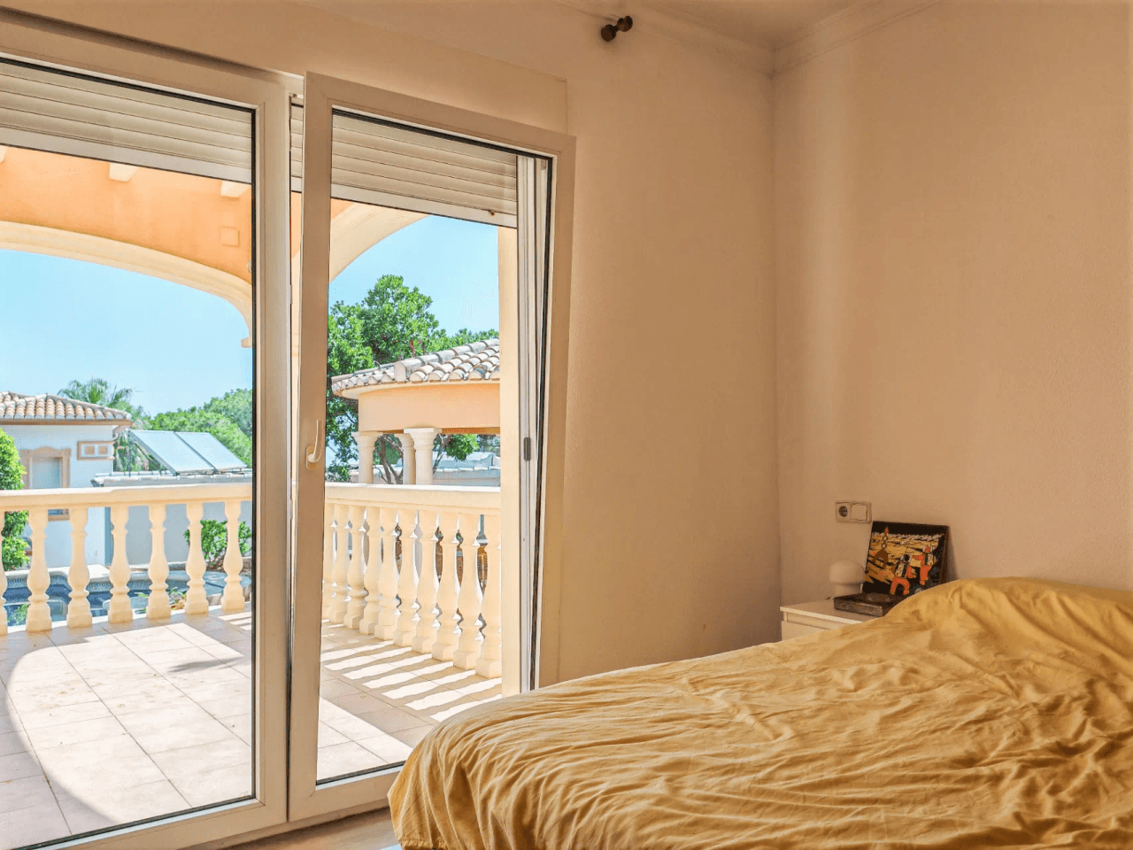 Villa a la venta con muchas posibilidades y vistas despejadas en Denia