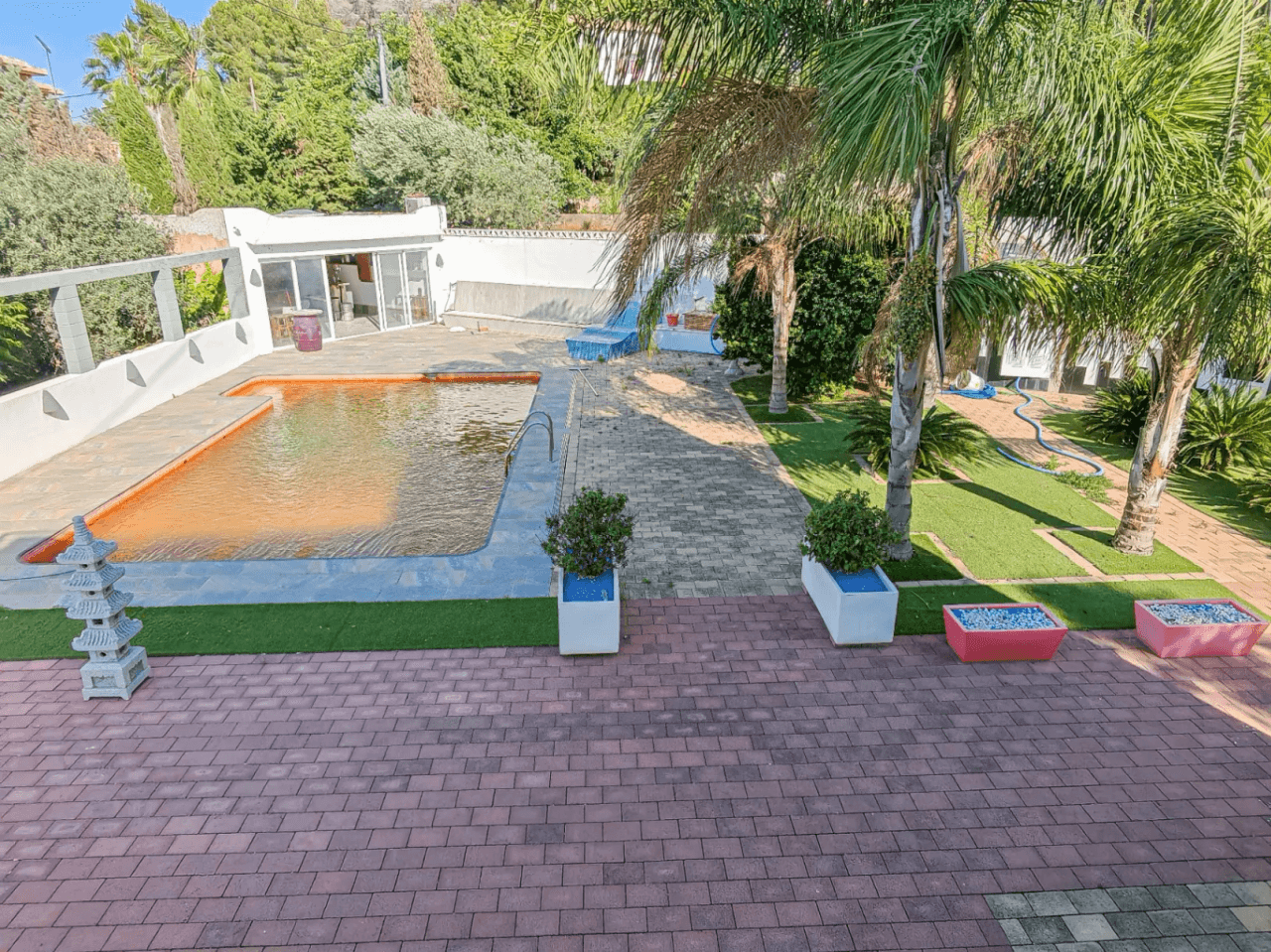 Villa a la venta cerca del centro de Denia con vistas al mar y montaña