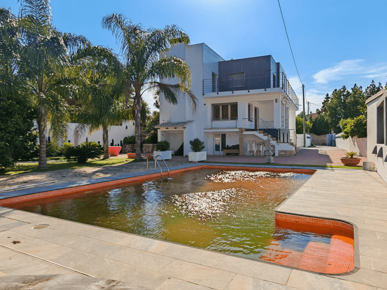 Villa a la venta cerca del centro de Denia con vistas al mar y montaña