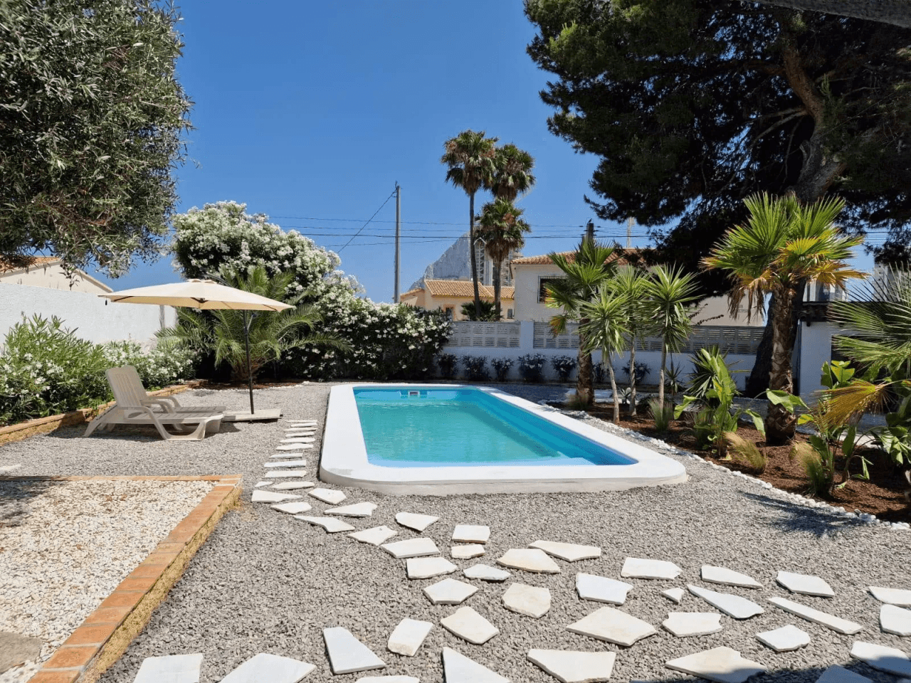 Chalet moderno de 5 habitaciones en venta en Calpe, Alicante