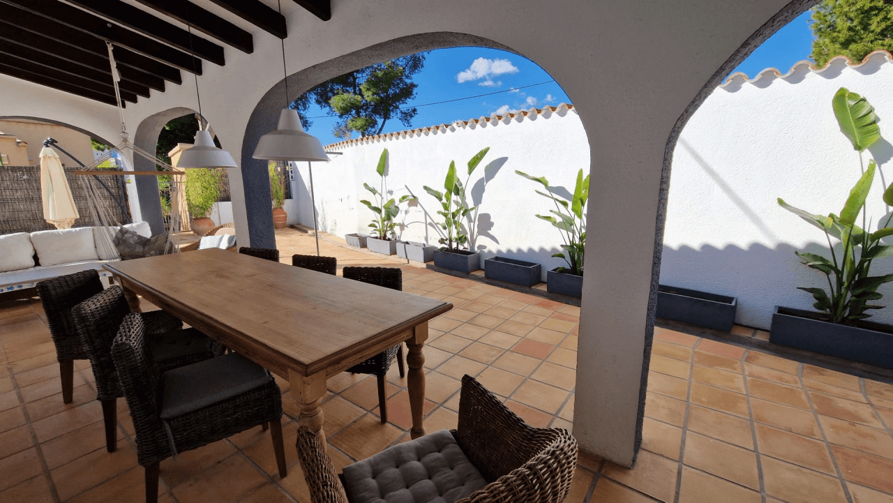 Chalet moderno de 5 habitaciones en venta en Calpe, Alicante