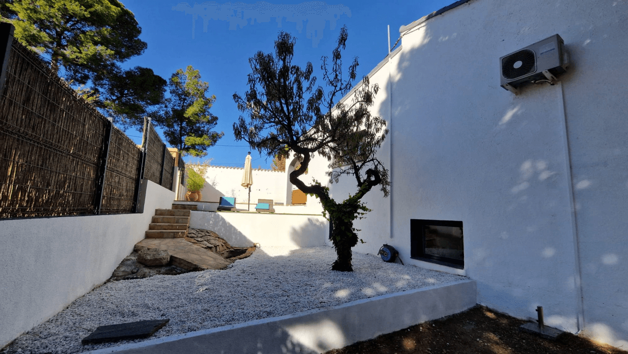 Chalet moderno de 5 habitaciones en venta en Calpe, Alicante