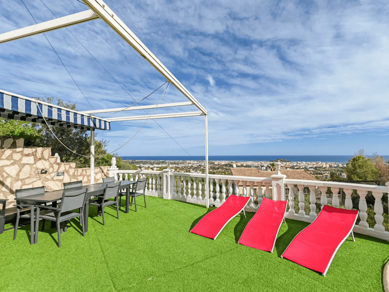 Villa a la venta con vistas al mar de Denia.
