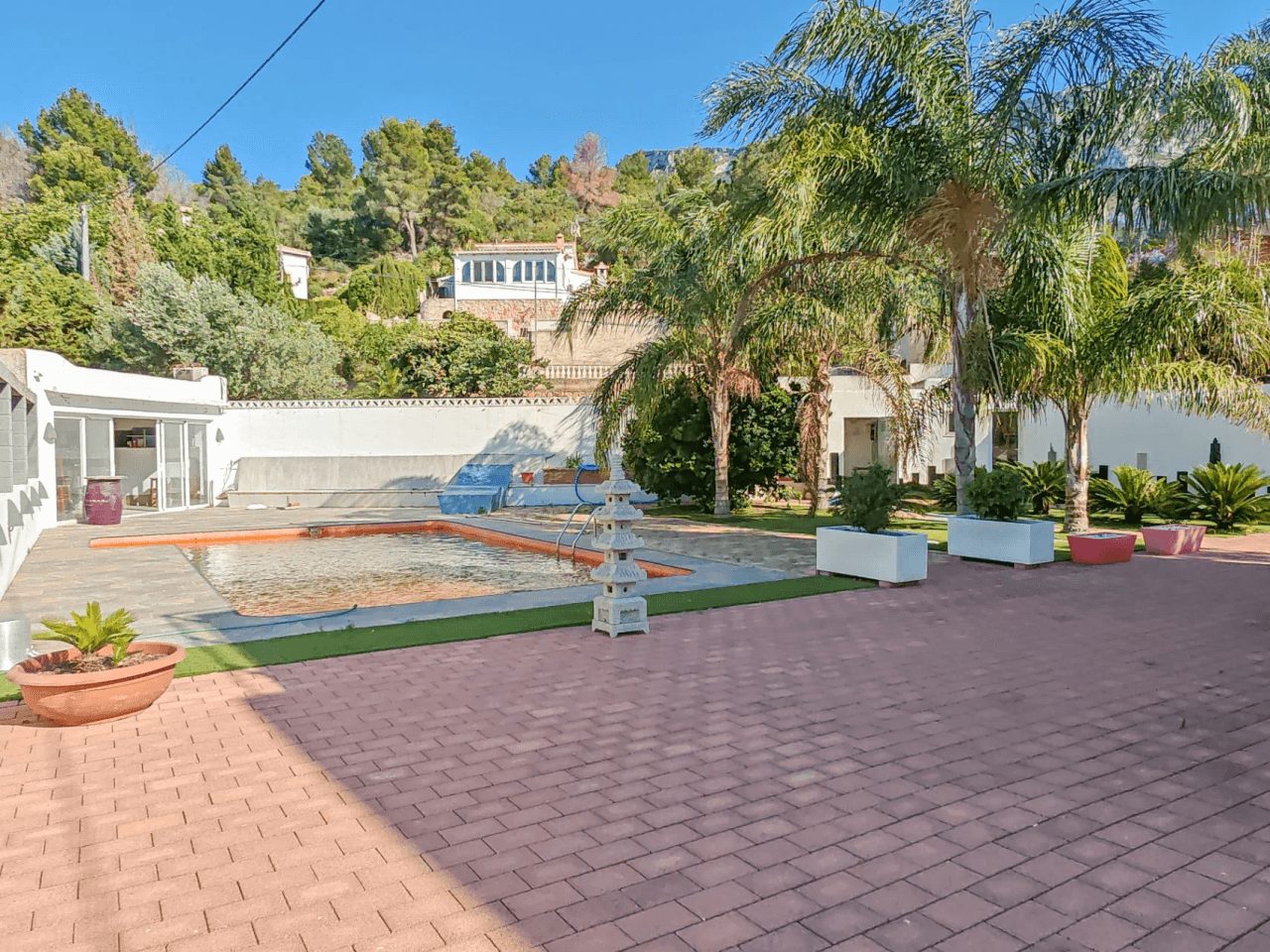 Villa a la venta cerca del centro de Denia con vistas al mar y montaña