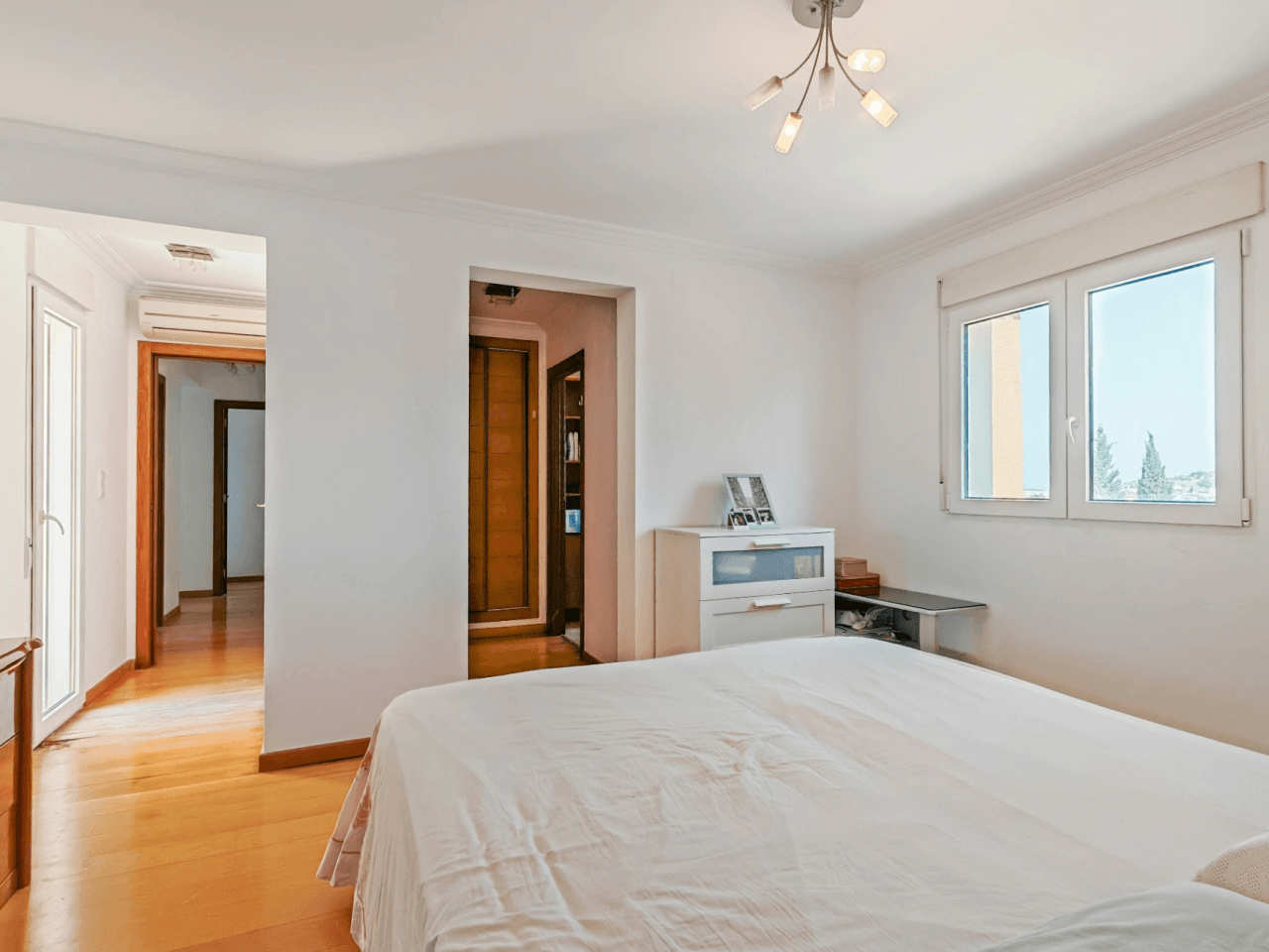 Villa a la venta con muchas posibilidades y vistas despejadas en Denia
