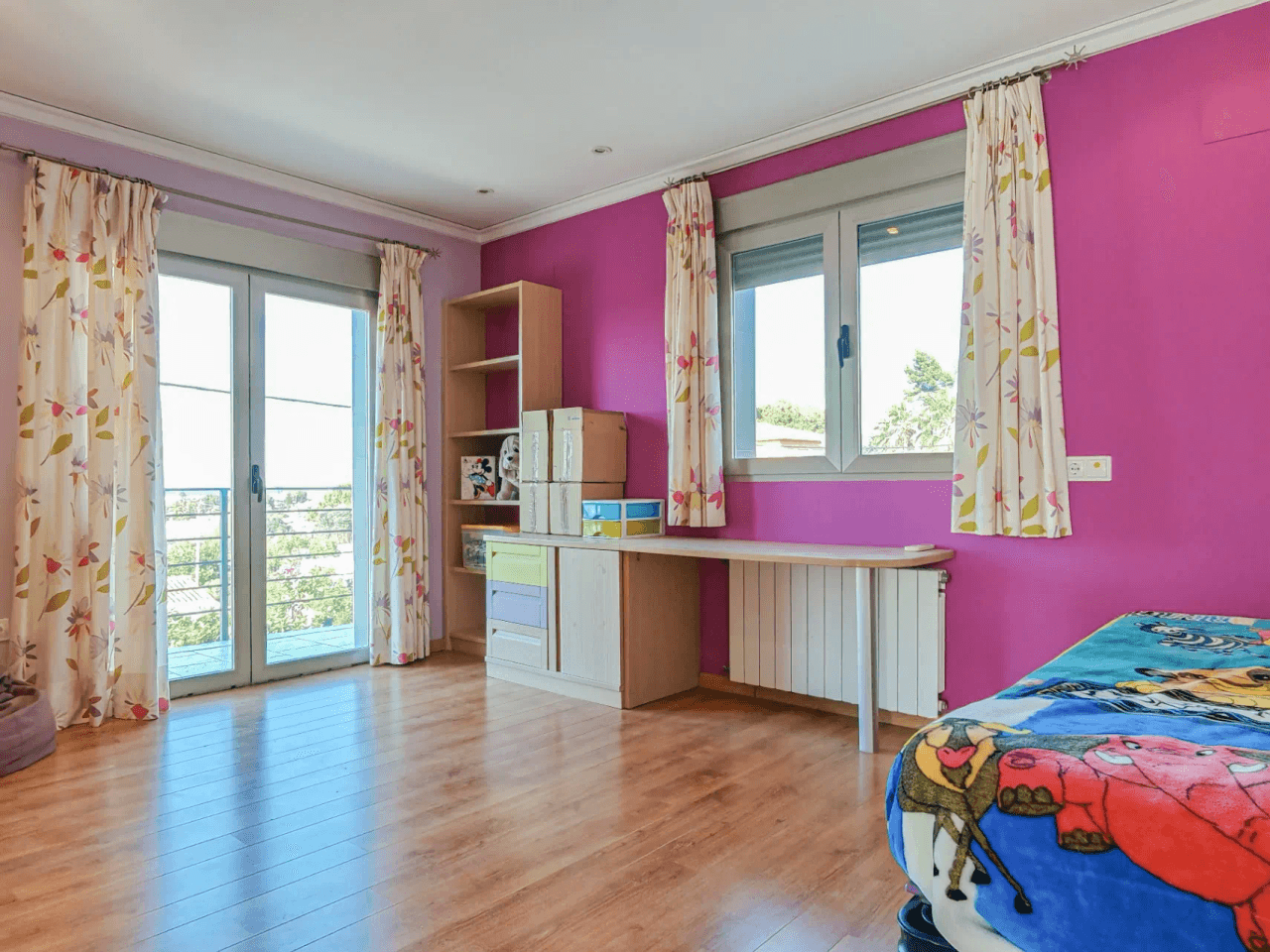 Villa a la venta cerca del centro de Denia con vistas al mar y montaña