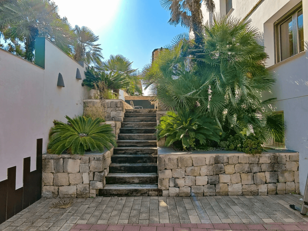 Villa a la venta cerca del centro de Denia con vistas al mar y montaña