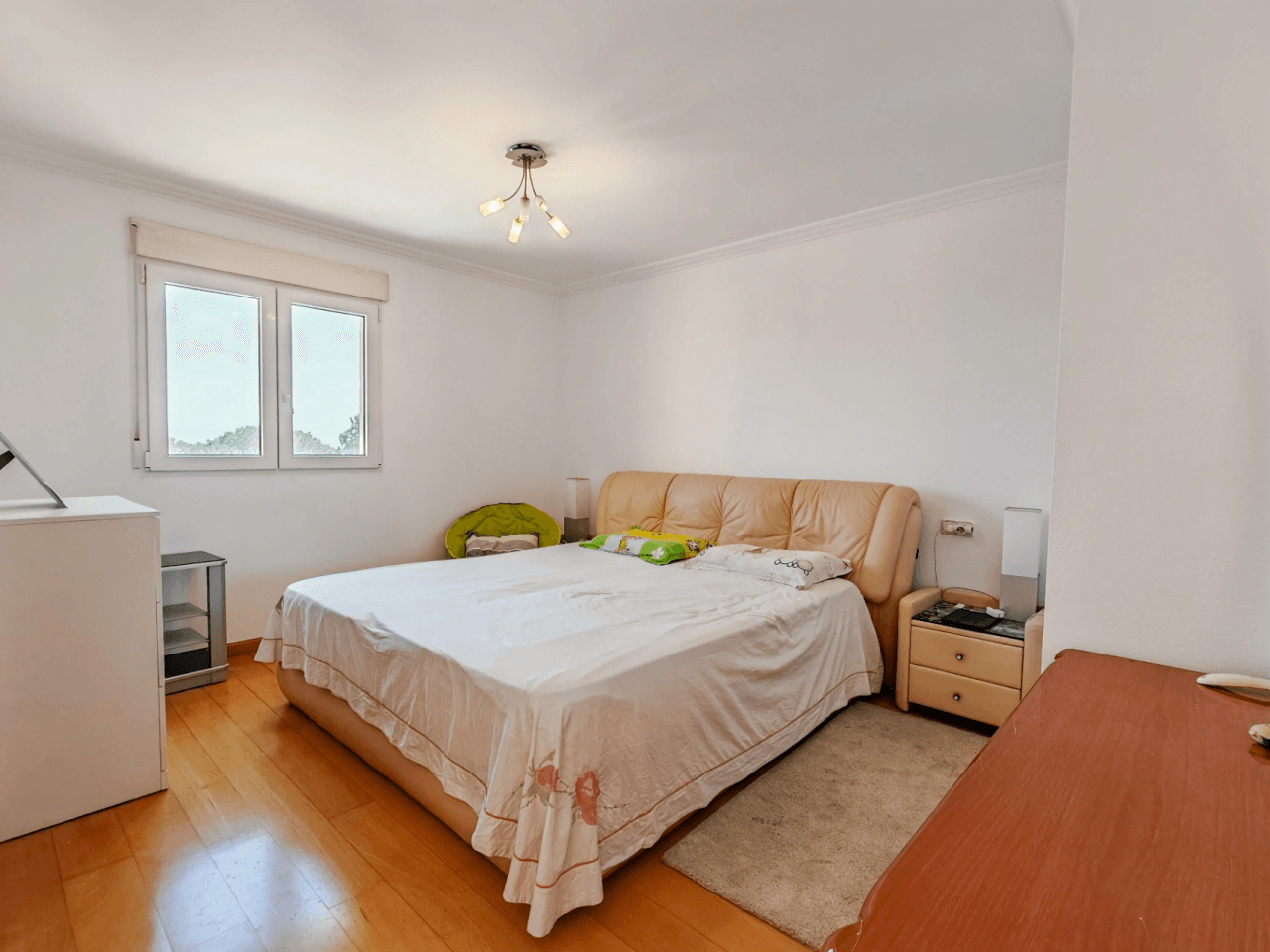 Villa a la venta con muchas posibilidades y vistas despejadas en Denia