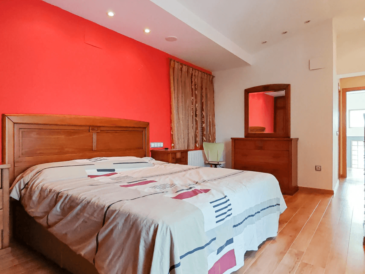 Villa a la venta cerca del centro de Denia con vistas al mar y montaña