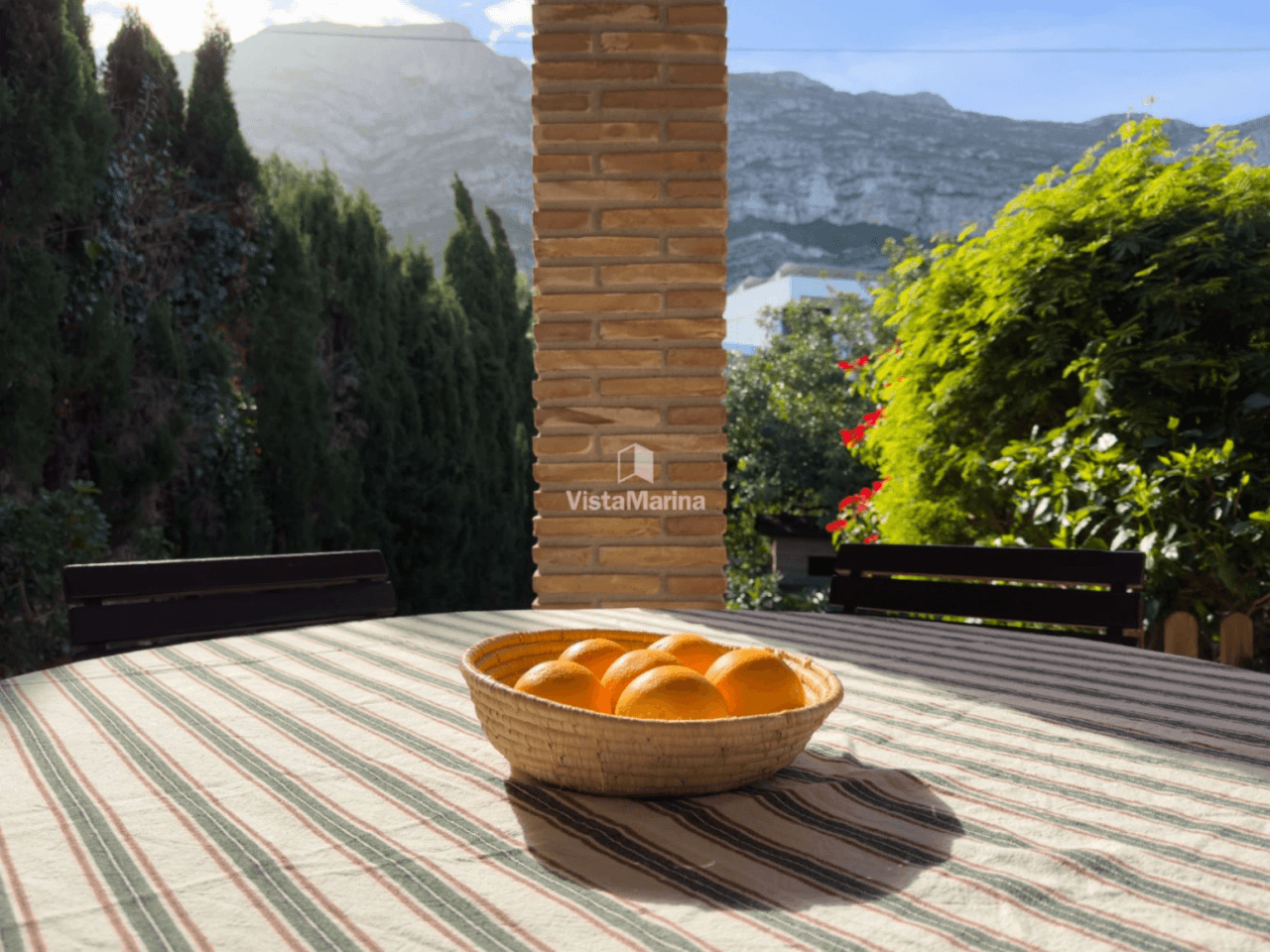 Chalet en venta en El Montgó, Denia: 3 habitaciones y piscina privada.