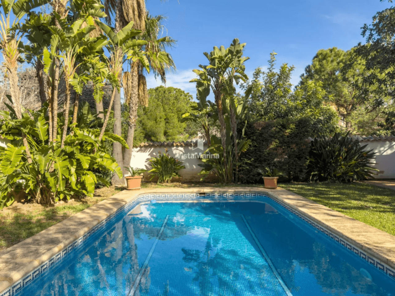 Chalet en venta en El Montgó, Denia: 3 habitaciones y piscina privada.