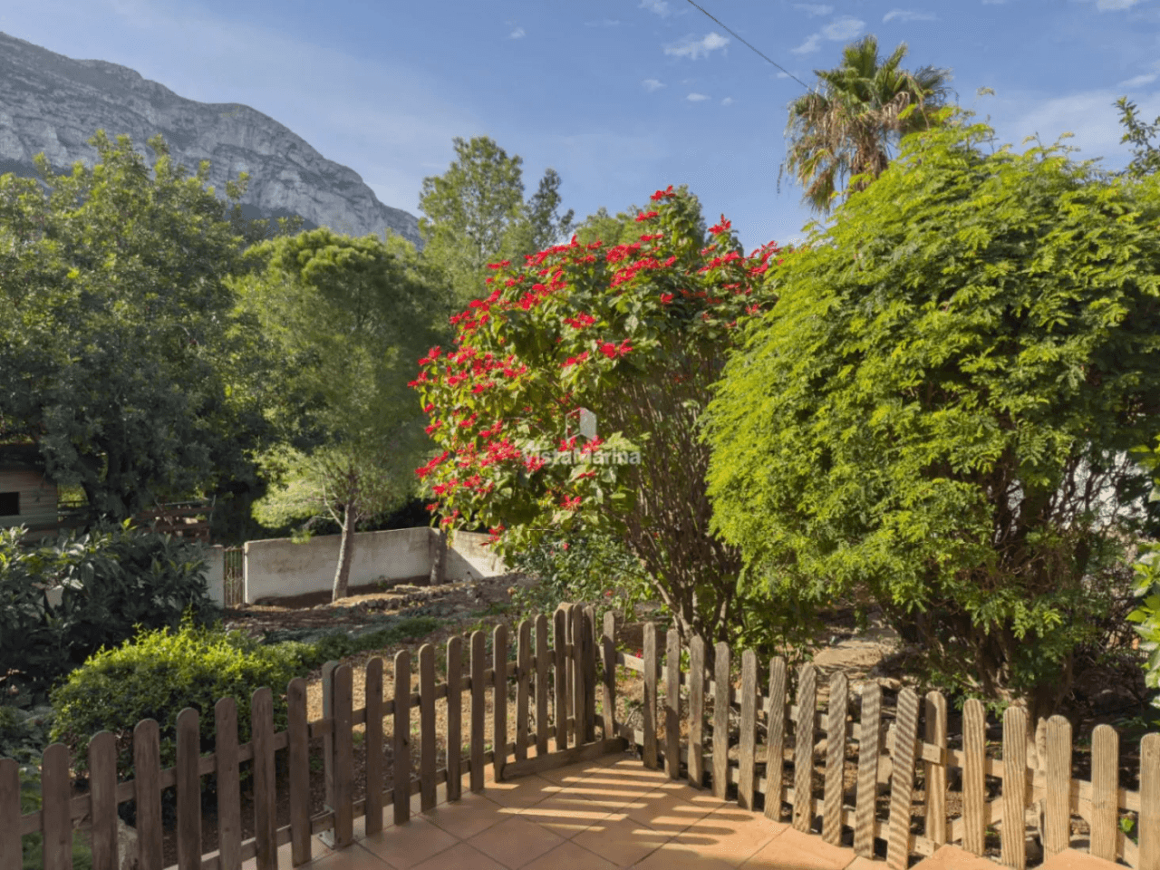 Chalet en venta en El Montgó, Denia: 3 habitaciones y piscina privada.
