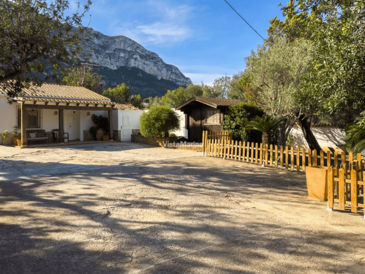 Chalet en venta en El Montgó, Denia: 3 habitaciones y piscina privada.