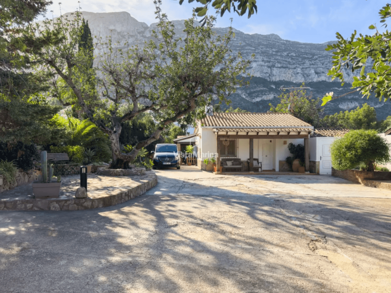 Chalet en venta en El Montgó, Denia: 3 habitaciones y piscina privada.