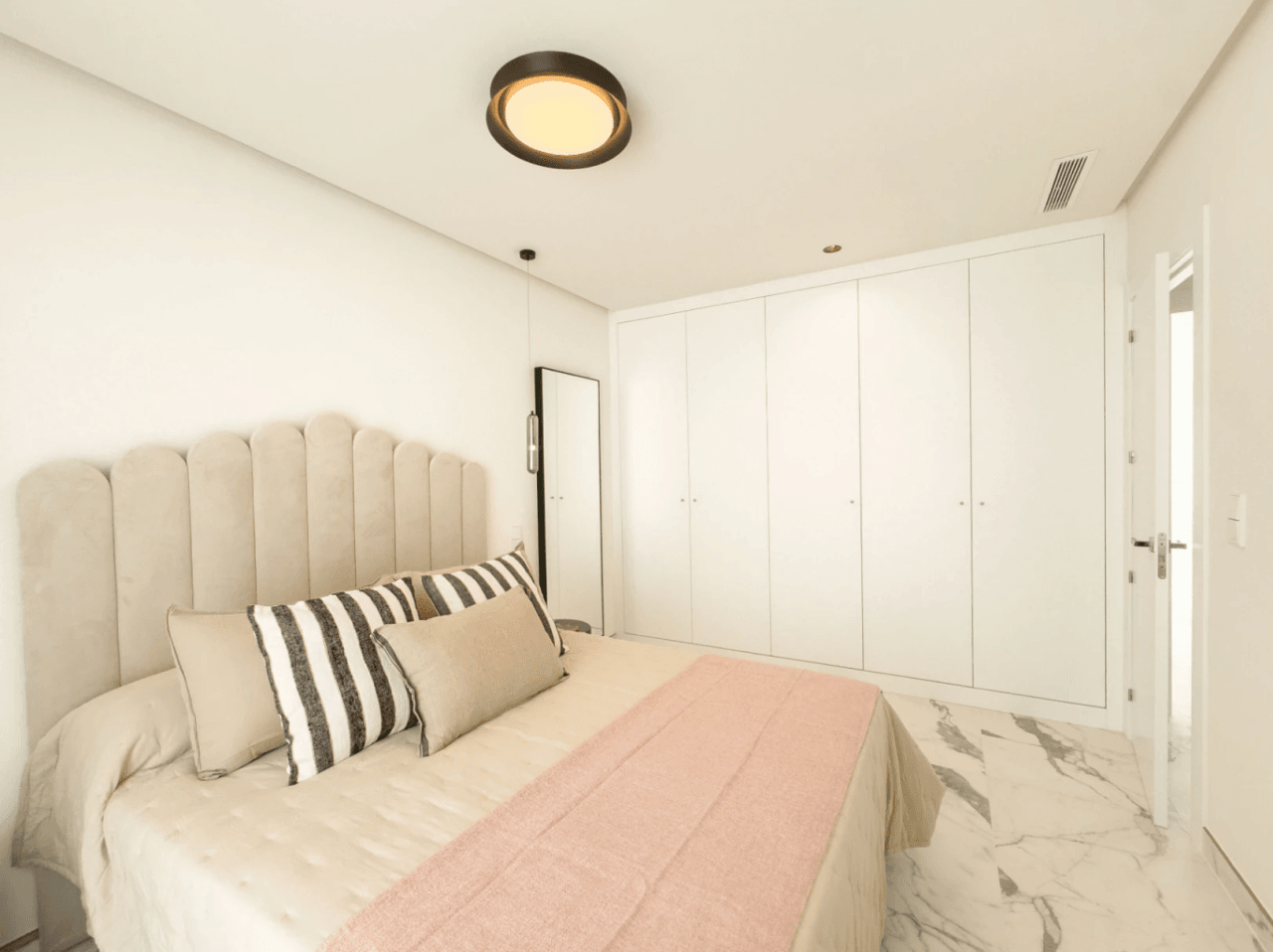 Chalet en venta con 3 dormitorios y piscina en Denia, Alicante