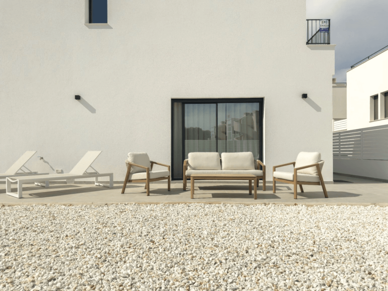 Chalet en venta con 3 dormitorios y piscina en Denia, Alicante