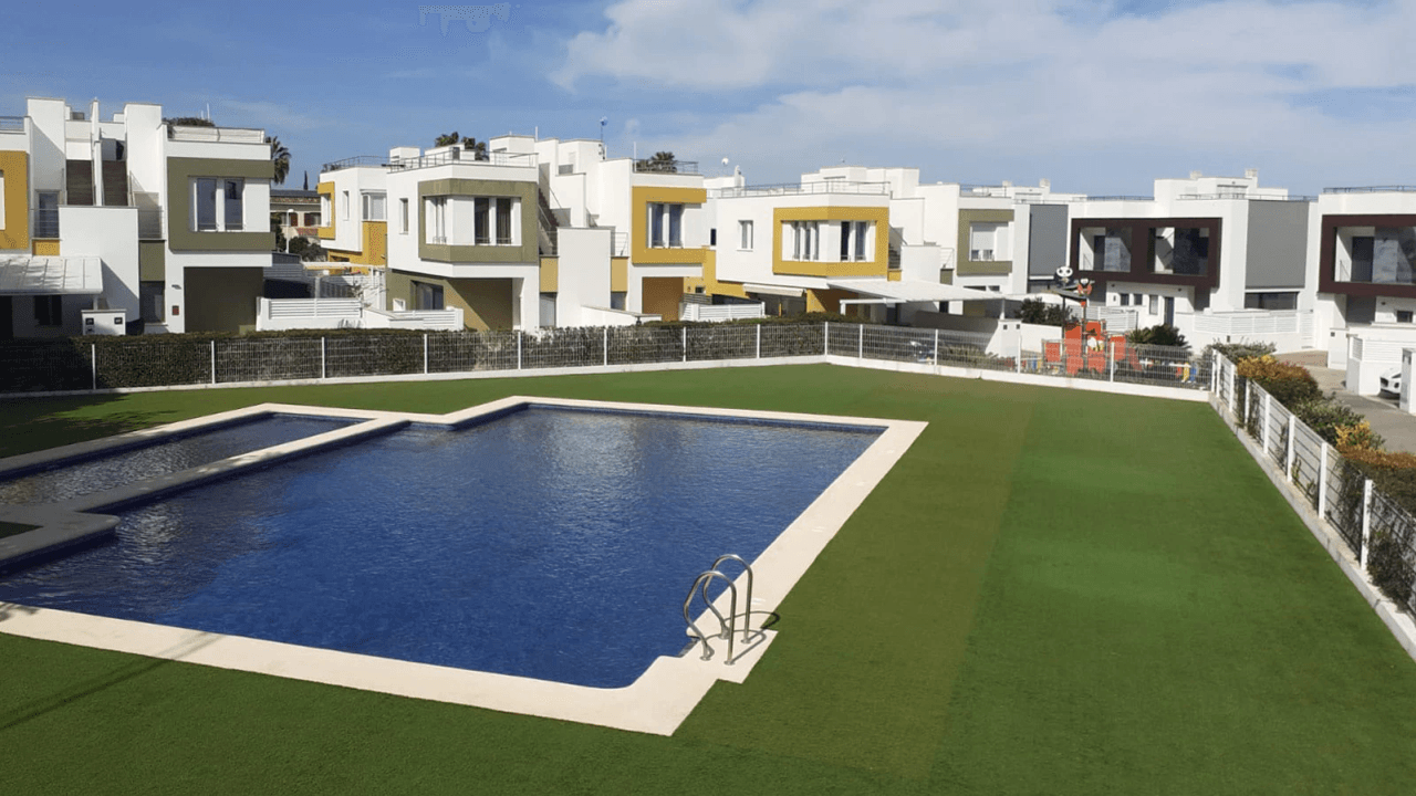 Chalet en venta con 3 dormitorios y piscina en Denia, Alicante