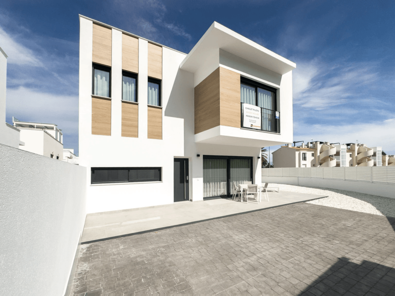 Chalet en venta con 3 dormitorios y piscina en Denia, Alicante