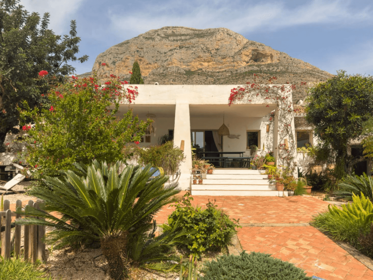 Villa en Jávea con impresionantes vistas al Montgó