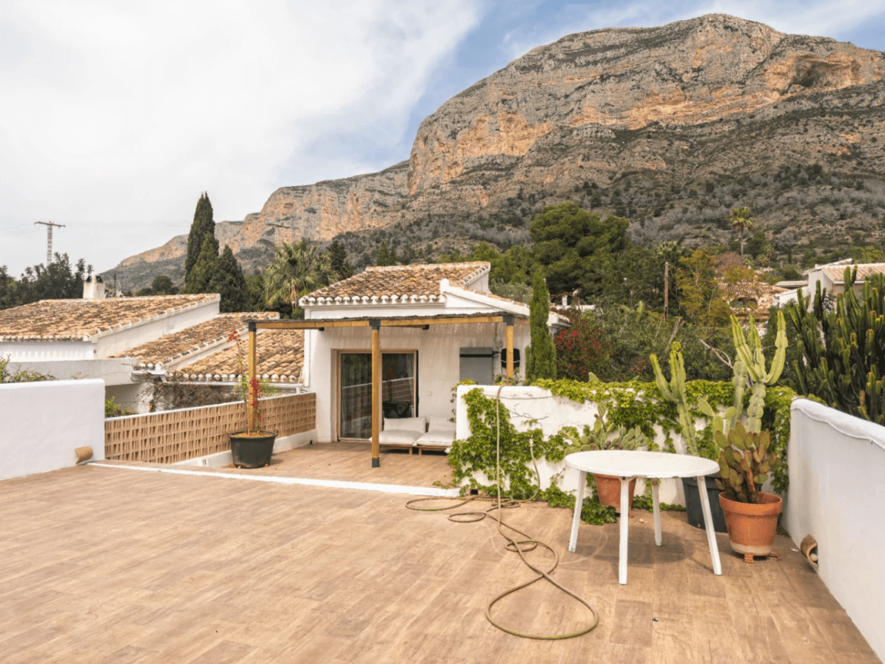 Villa en Jávea con impresionantes vistas al Montgó