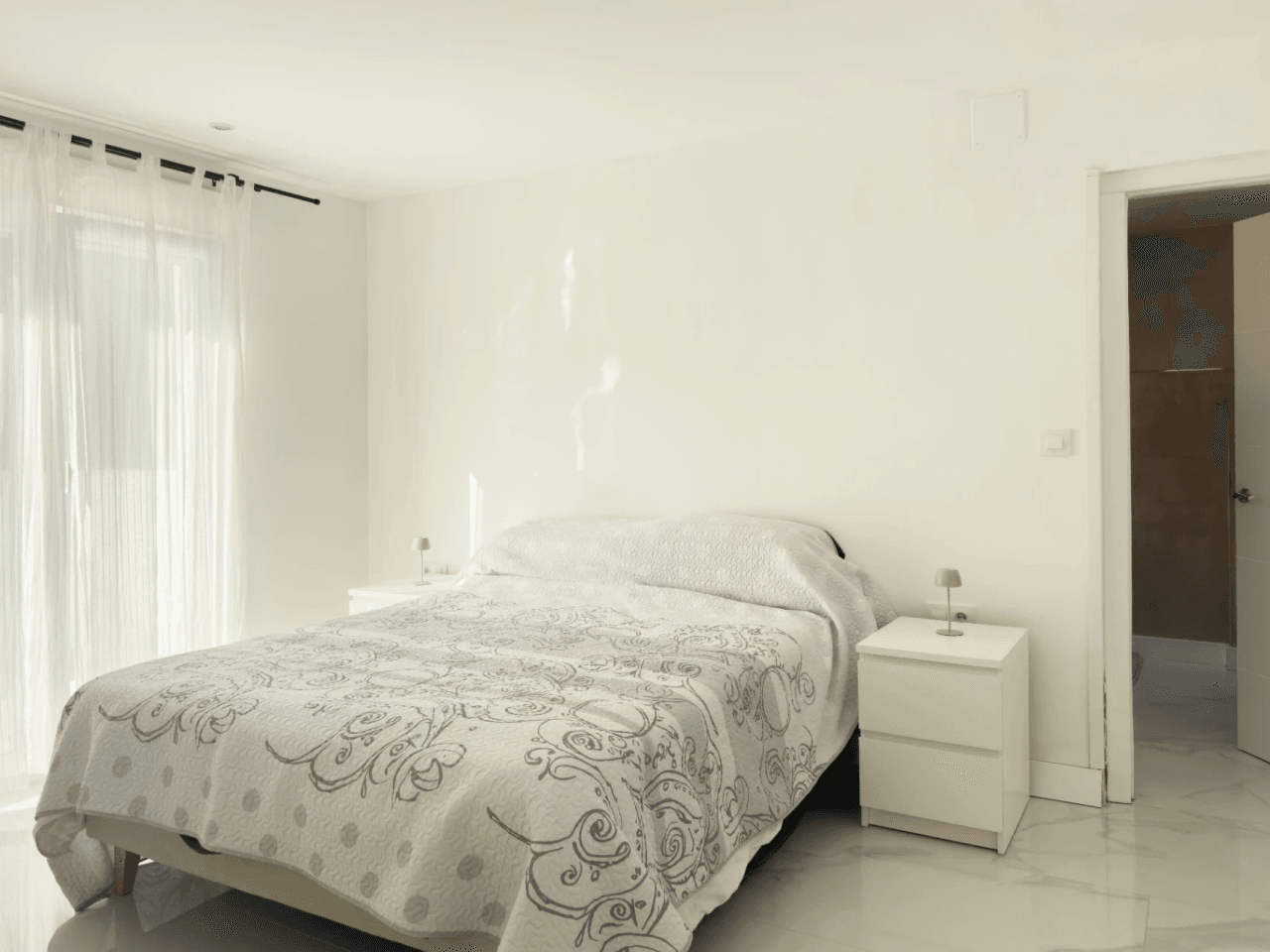 Chalet estilo moderno en venta en Denia con 5 dormitorios y piscina privada