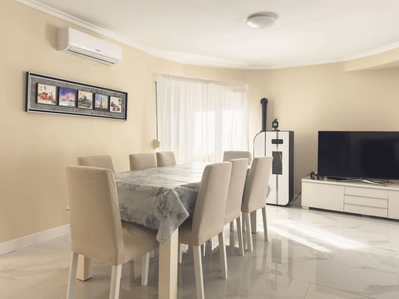 Chalet estilo moderno en venta en Denia con 5 dormitorios y piscina privada