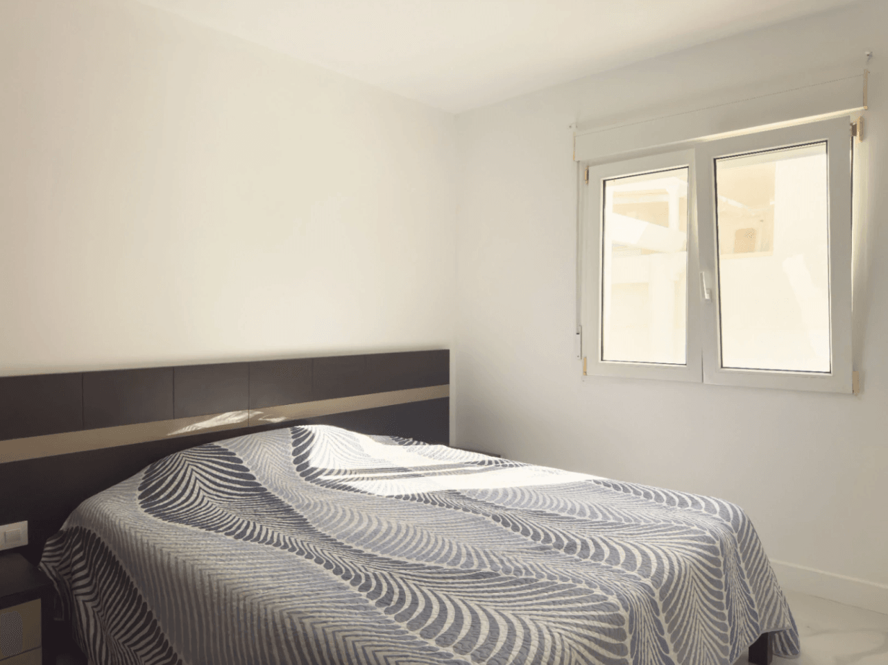 Chalet estilo moderno en venta en Denia con 5 dormitorios y piscina privada