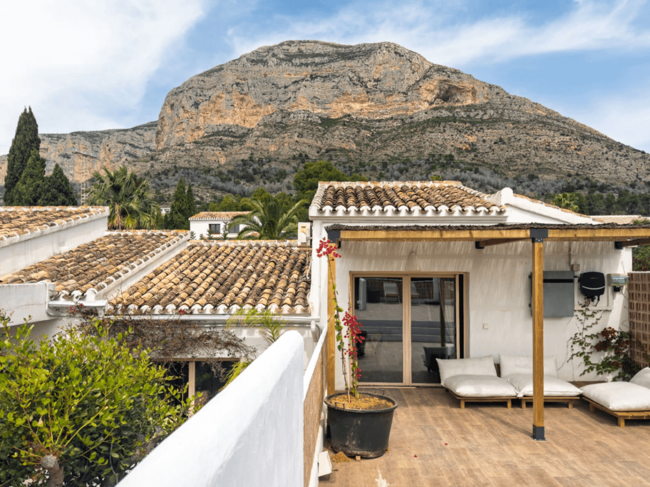 Villa en Jávea con impresionantes vistas al Montgó