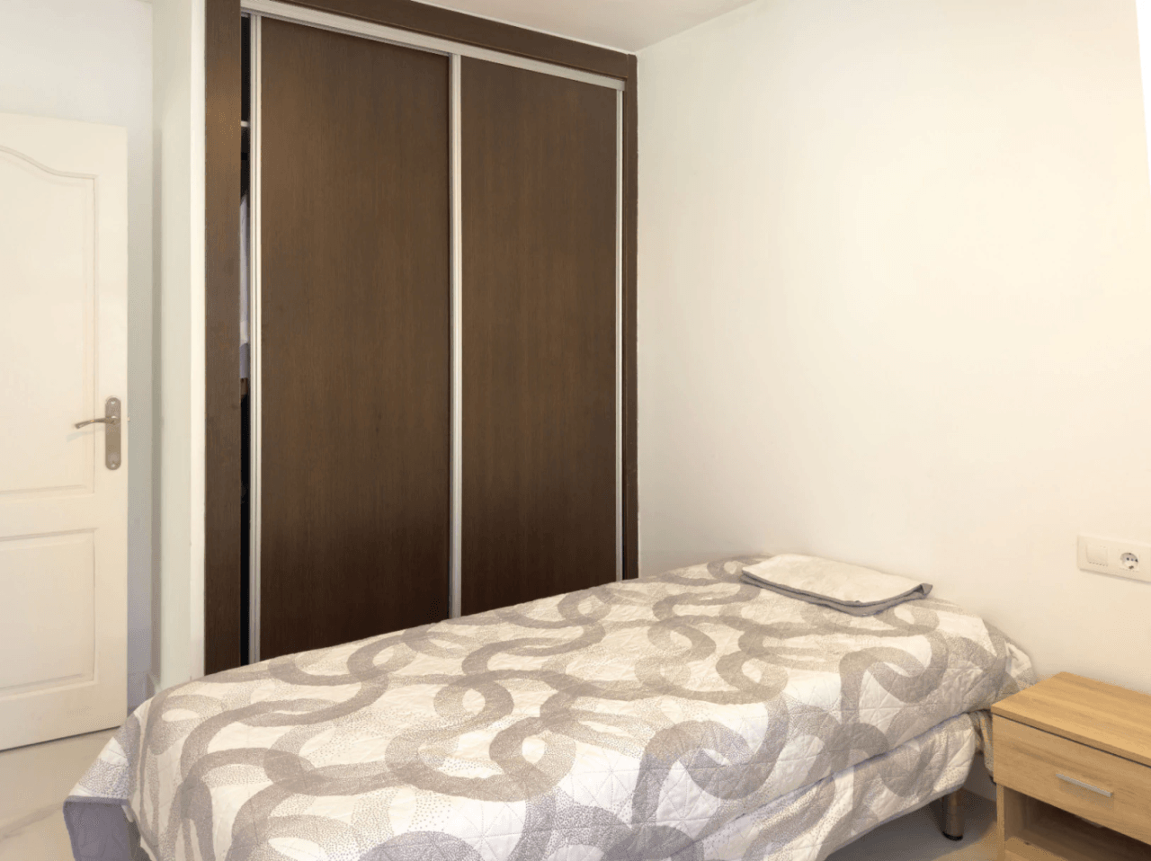 Chalet estilo moderno en venta en Denia con 5 dormitorios y piscina privada
