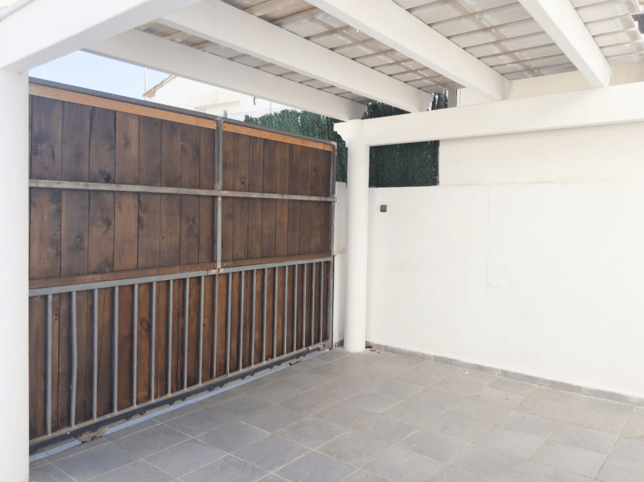 Chalet estilo moderno en venta en Denia con 5 dormitorios y piscina privada