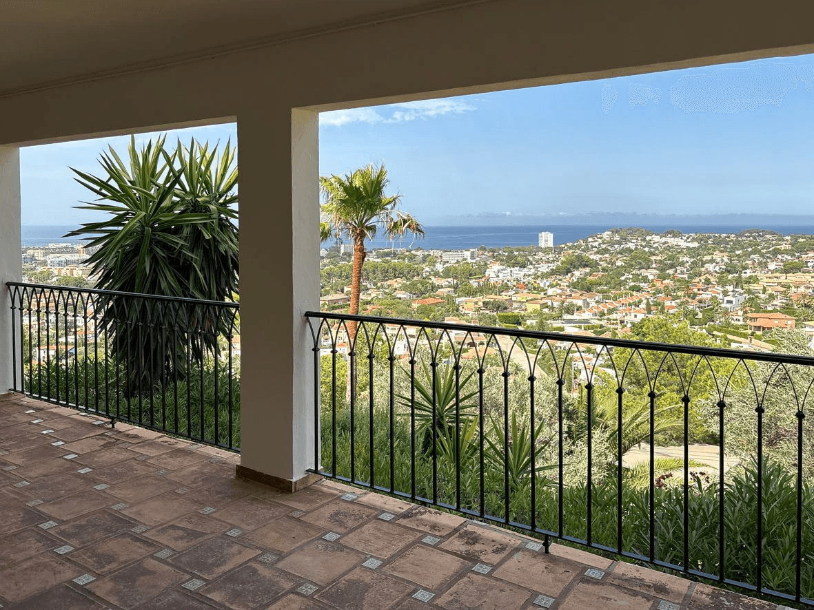 Impresionante villa con vistas al mar en Dénia.