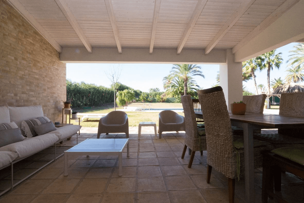Villa mediterránea con gran parcela.