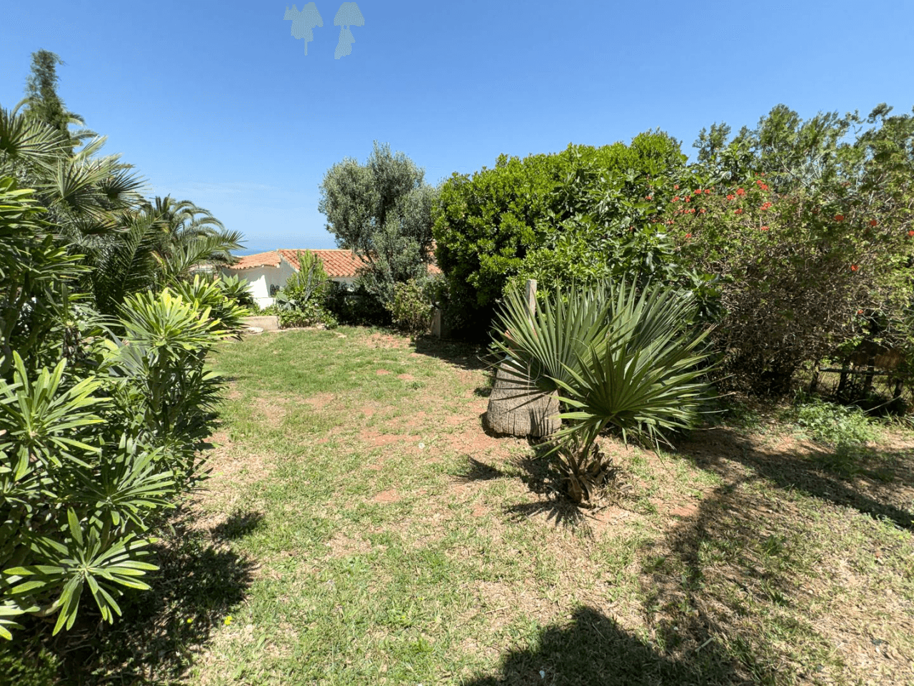 Villa Exclusiva en Dénia: Un Balcón al Mediterráneo y la Historia.