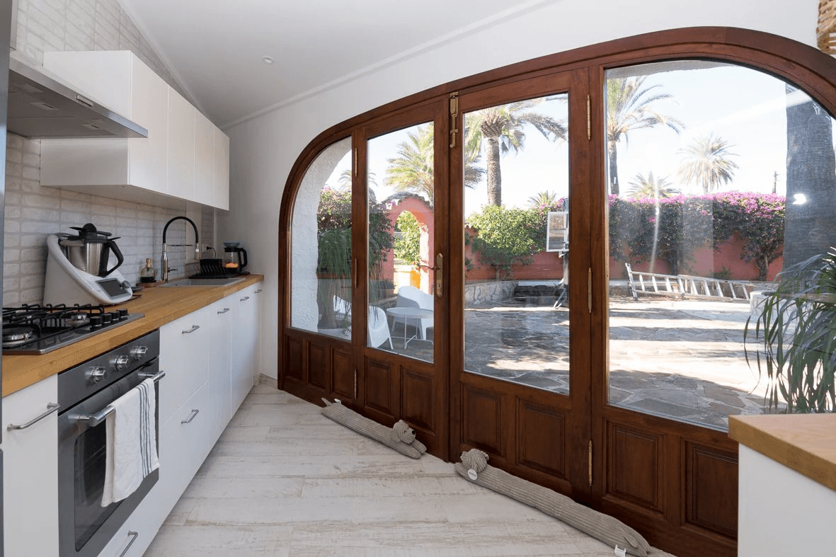 Villa mediterránea con gran parcela.