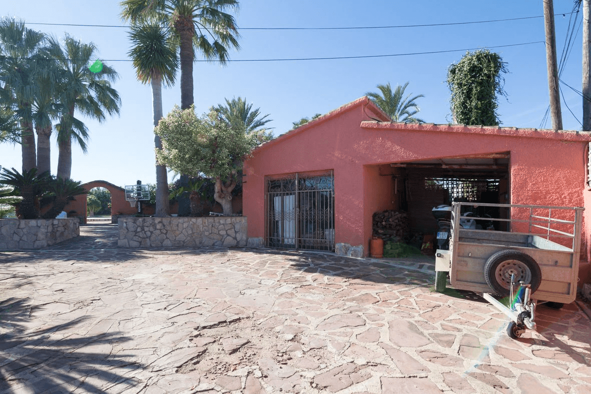 Villa mediterránea con gran parcela.