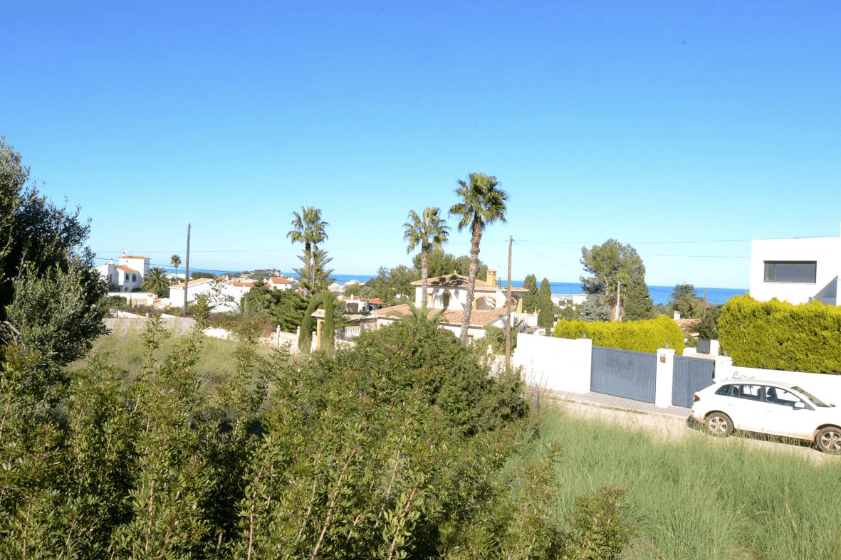 Parcela con vistas a poca distancia del casco urbano.